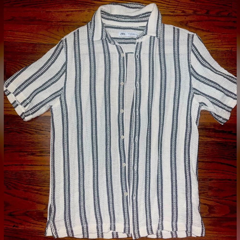 Zara Short Sleeve Button-Up Collard Shirt.